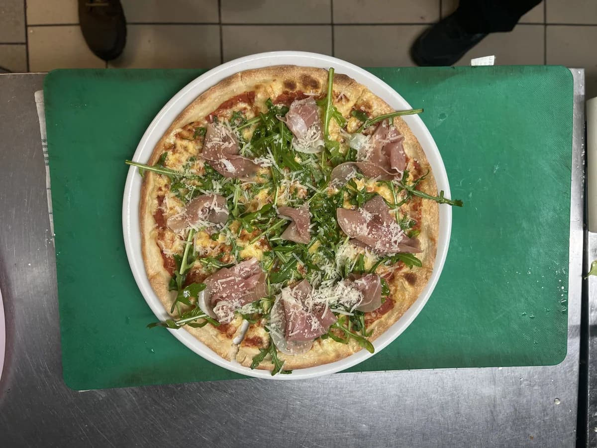 Pizza aus der Pavillon Küche